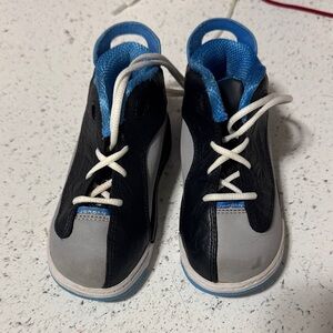 Jordan Dub Zero sneakers in a wolf grey and university blue colorway.